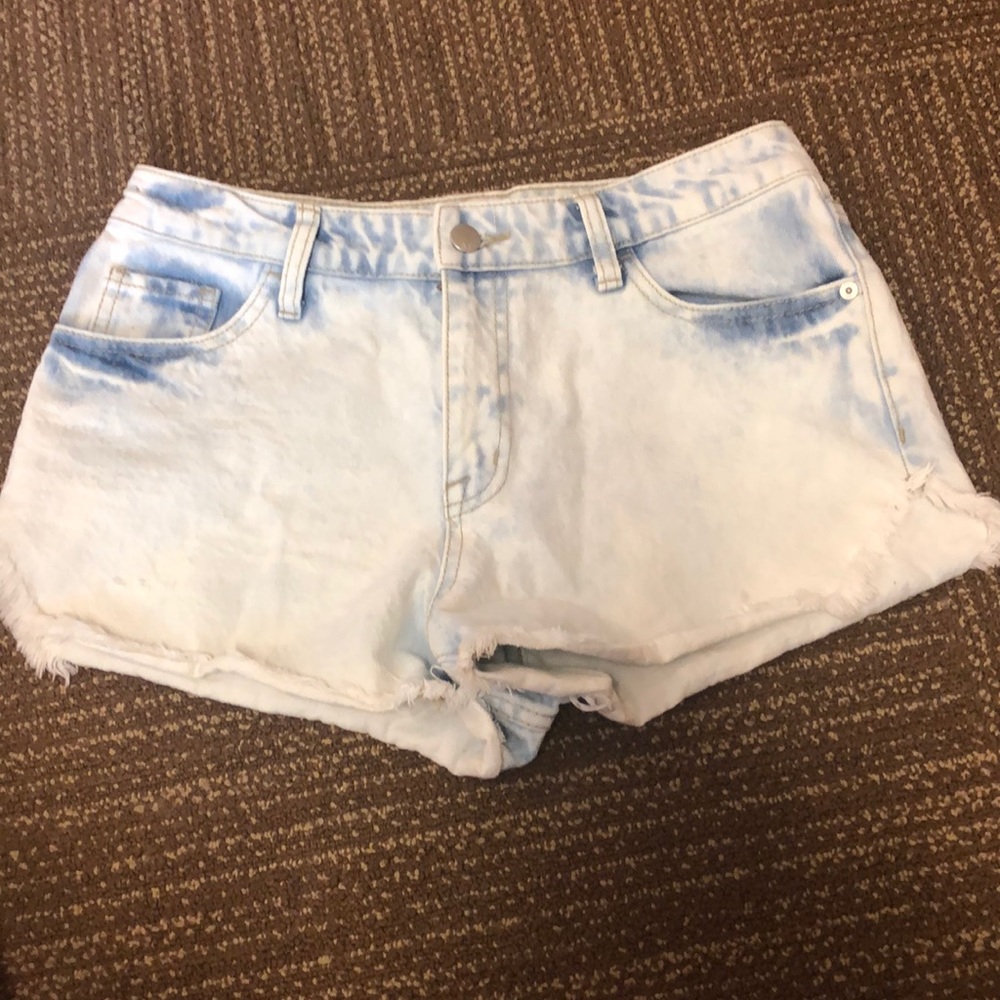 Acid wash high rise cut-off jean shorts